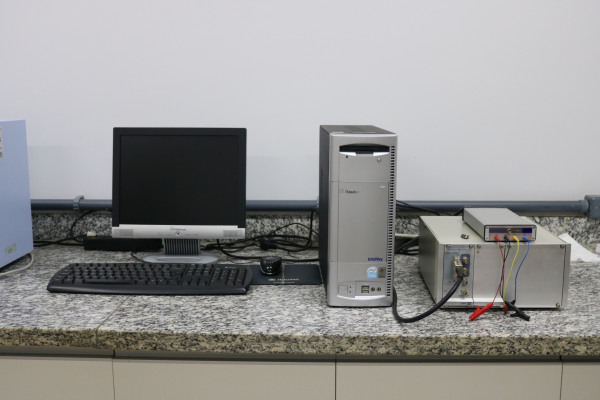 Potenciostato_Galvanostato Omnimetra Cell